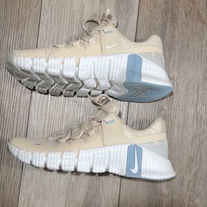 Size 9.5 NIKE FREE Metcon sneakers